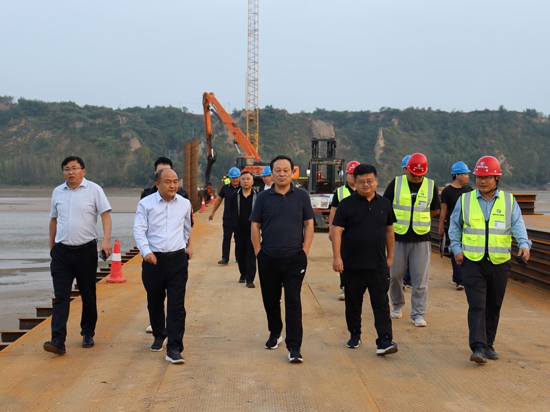 河南省交通運輸廳二級巡視員李強蒞臨焦平高速焦滎段第四經(jīng)理部檢查指導(dǎo)工作-1.jpg