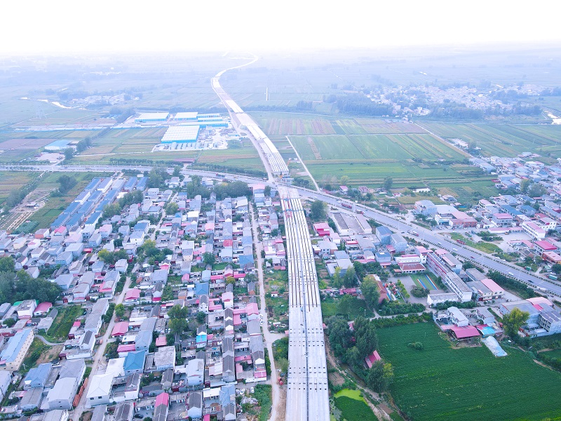 沈盧高速沈遂段6標(biāo)一工區(qū)一關(guān)鍵線路預(yù)制箱梁安裝完成.jpg